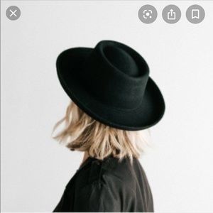 Gigi Pip “Ginger” hat in black. NWT